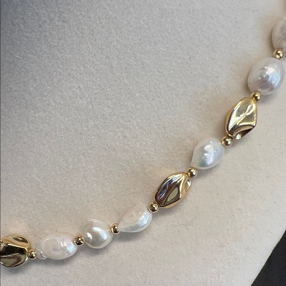 La Meno | FreshWater Pearl Necklace - Picture 4 of 7
